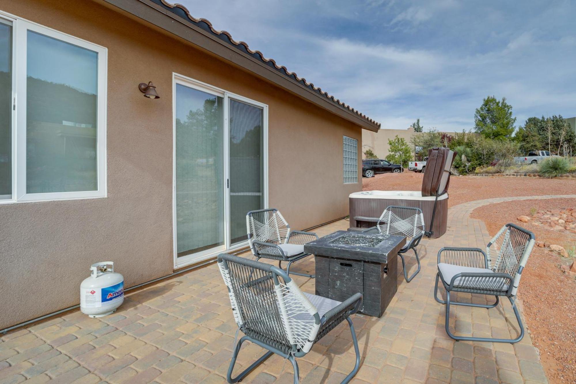 Red Rock Dog-Friendly Home Near Hiking Trails! セドナ エクステリア 写真
