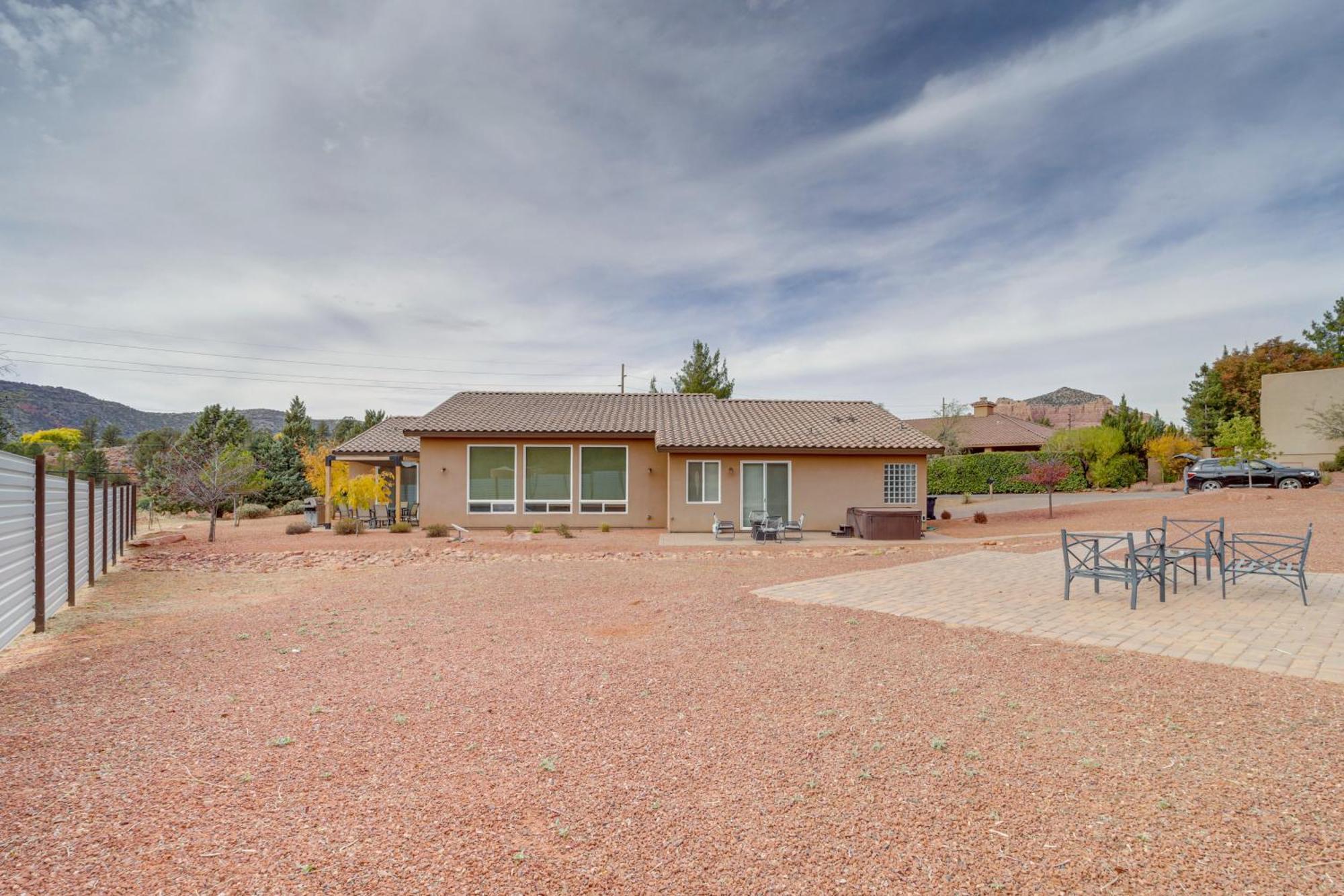 Red Rock Dog-Friendly Home Near Hiking Trails! セドナ エクステリア 写真